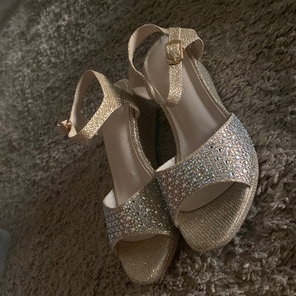 Perfect girl spring wedges gold glitter